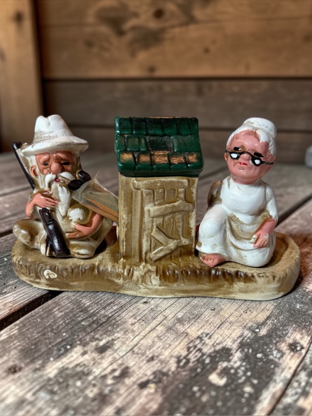 VINTAGE “MA AND PA OUTHOUSE” SALT & PEPPER SHAKER SET –JAPAN, NORTH POLE ALASKA